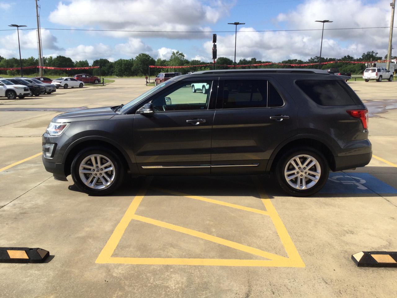 Ford Explorer FWD 4dr XLT 2017