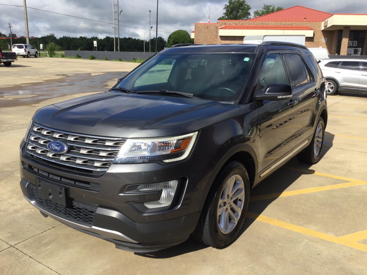Ford Explorer FWD 4dr XLT 2017