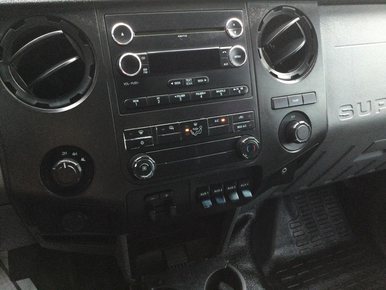 Ford Super Duty F-350 SRW 4WD Crew Cab 156" XL 2014