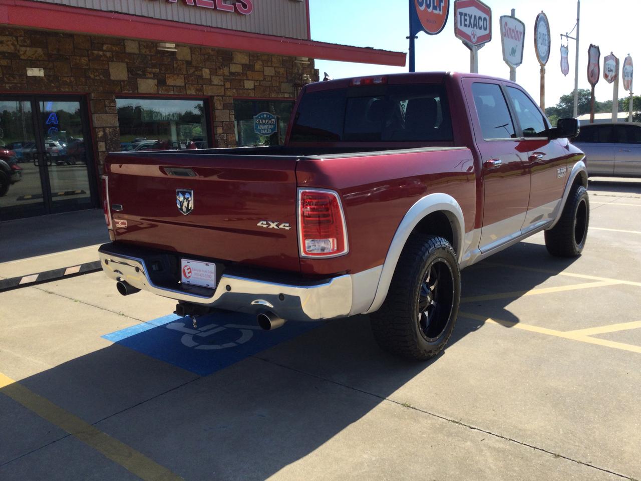 RAM 1500 4WD Crew Cab 140.5" Laramie 2013