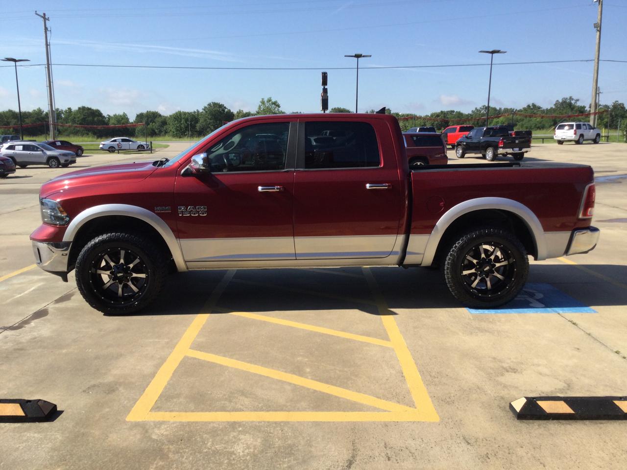 RAM 1500 4WD Crew Cab 140.5" Laramie 2013