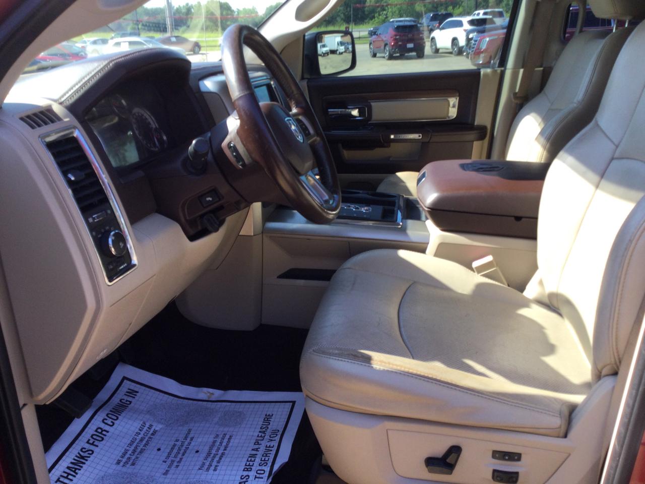 RAM 1500 4WD Crew Cab 140.5" Laramie 2013