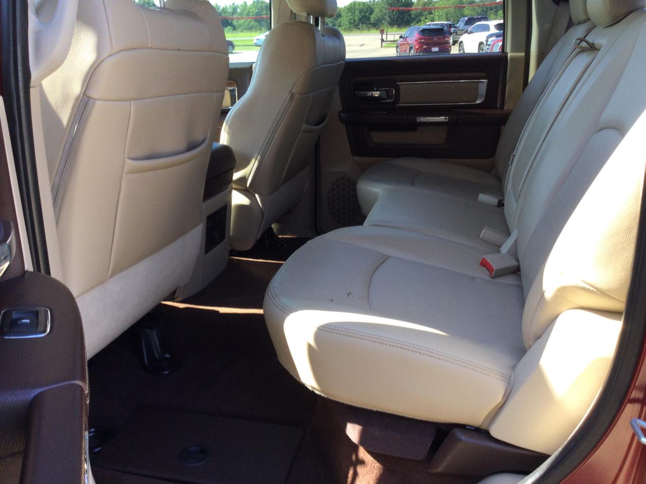 RAM 1500 4WD Crew Cab 140.5" Laramie 2013