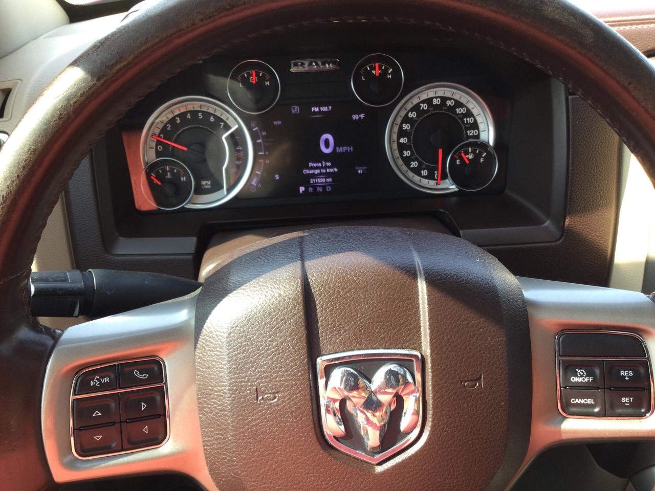 RAM 1500 4WD Crew Cab 140.5" Laramie 2013
