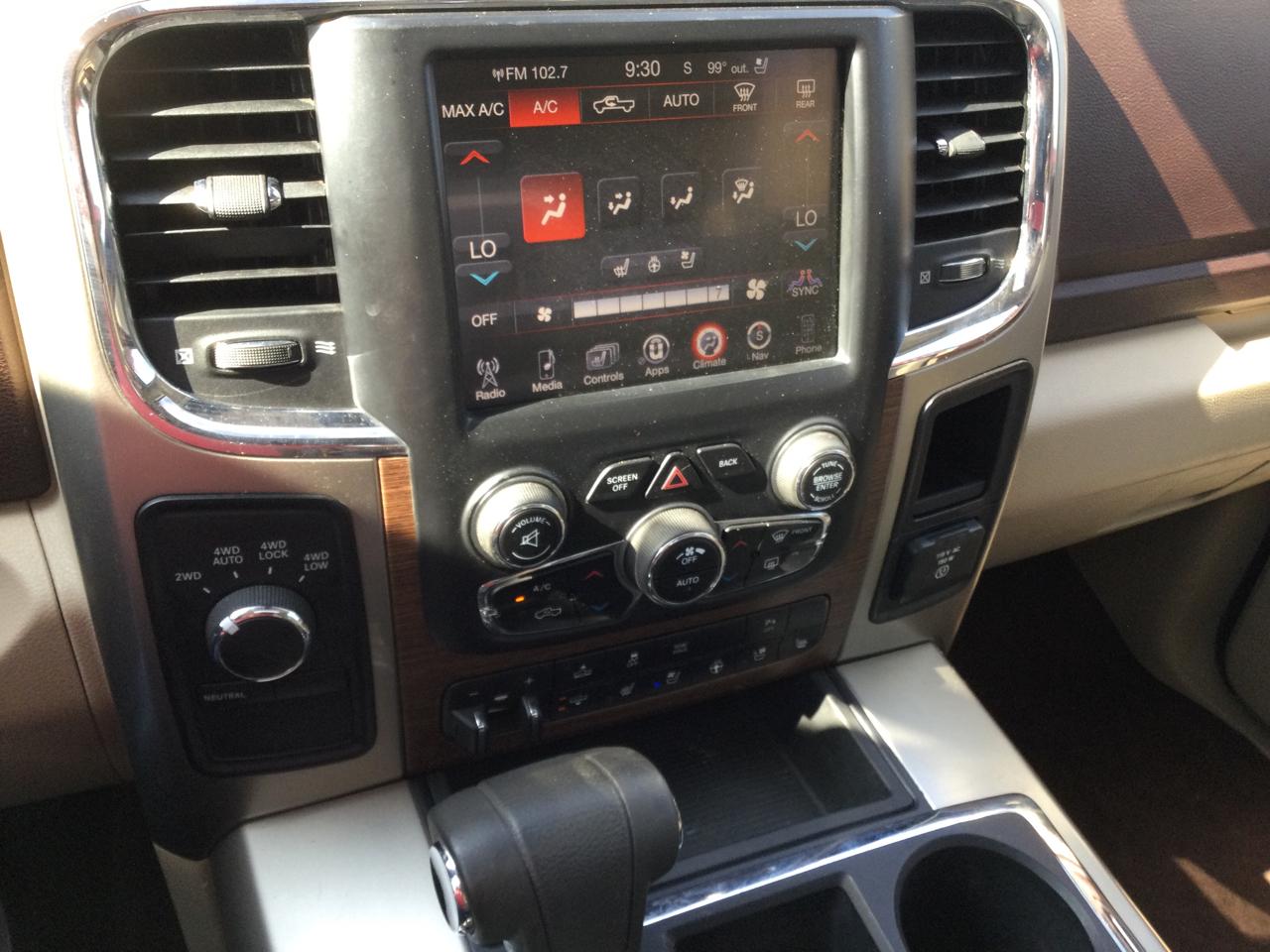 RAM 1500 4WD Crew Cab 140.5" Laramie 2013
