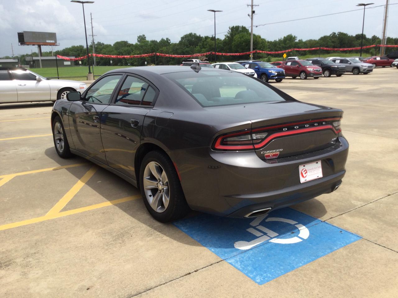 Dodge Charger 4dr Sdn SXT RWD 2016