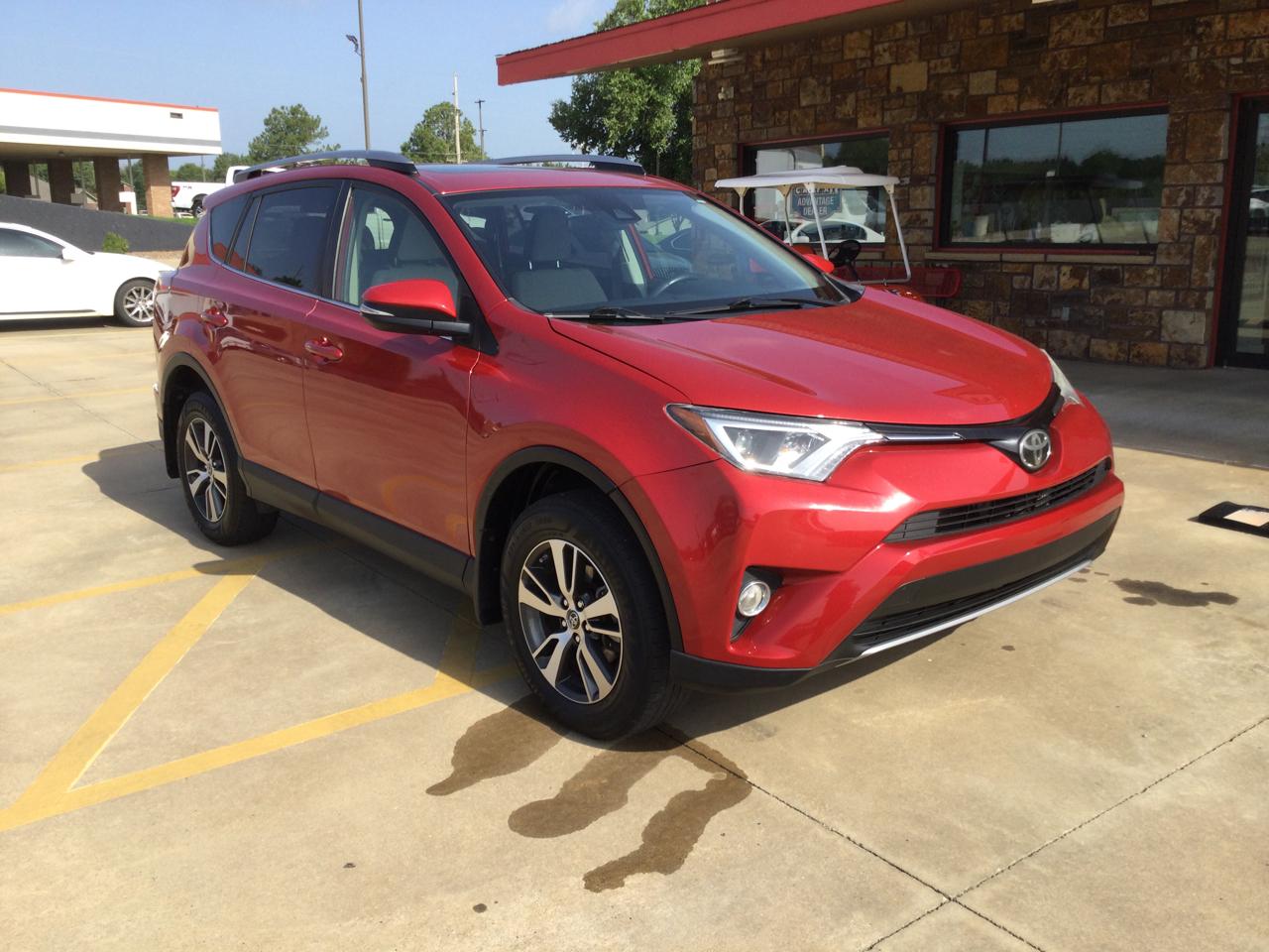 Toyota RAV4 XLE FWD (Natl) 2017