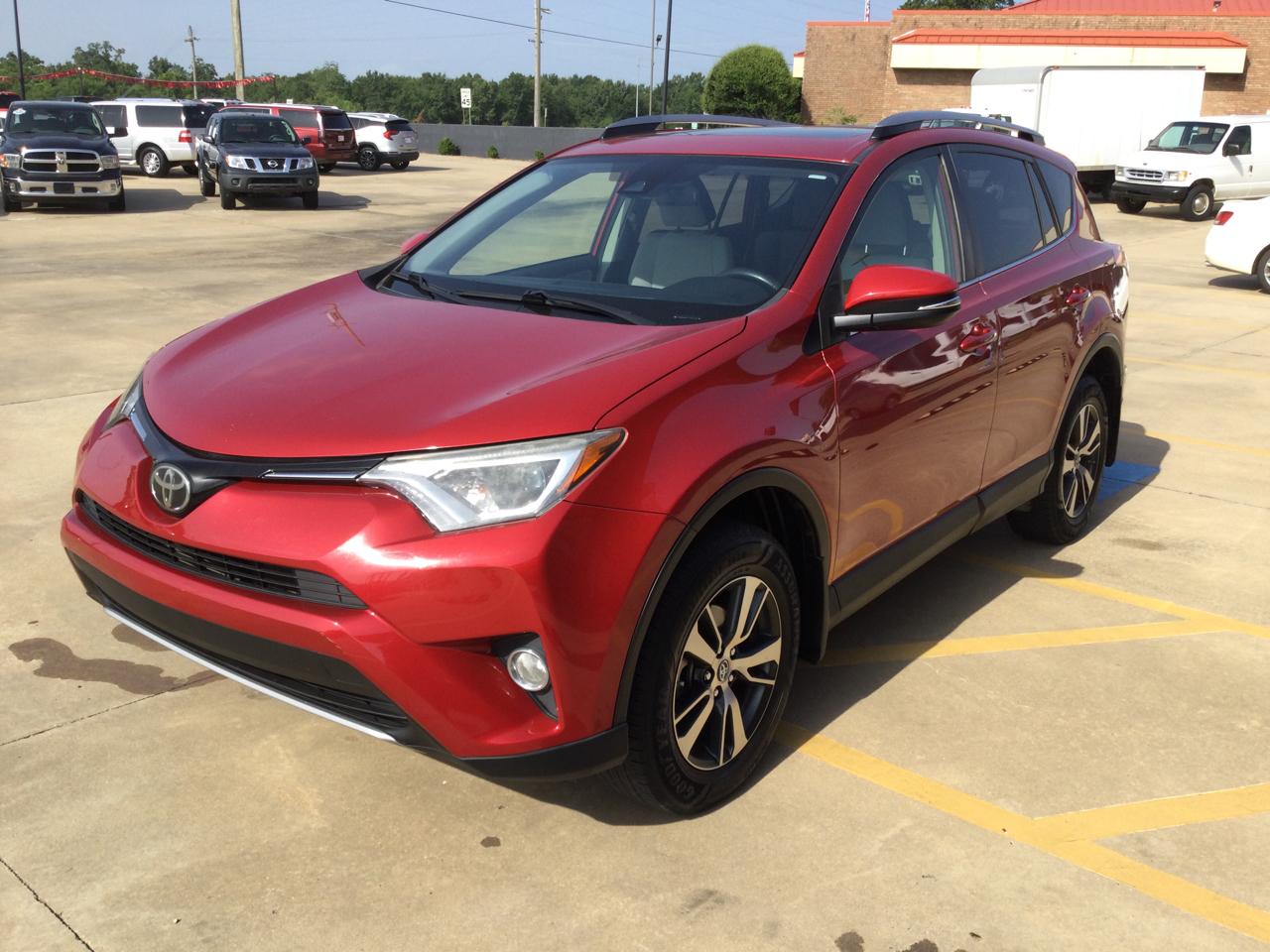 Toyota RAV4 XLE FWD (Natl) 2017