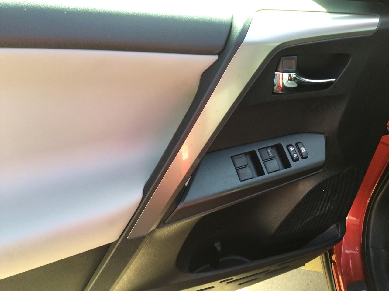 Toyota RAV4 XLE FWD (Natl) 2017