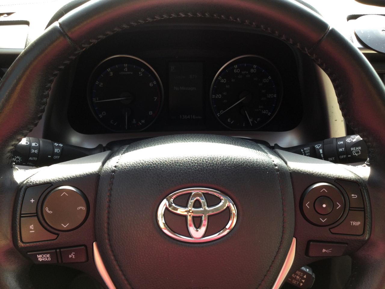 Toyota RAV4 XLE FWD (Natl) 2017