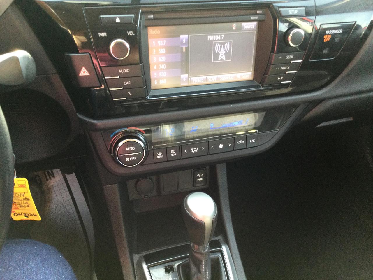 Toyota Corolla 4dr Sdn CVT LE Premium (Natl) 2014