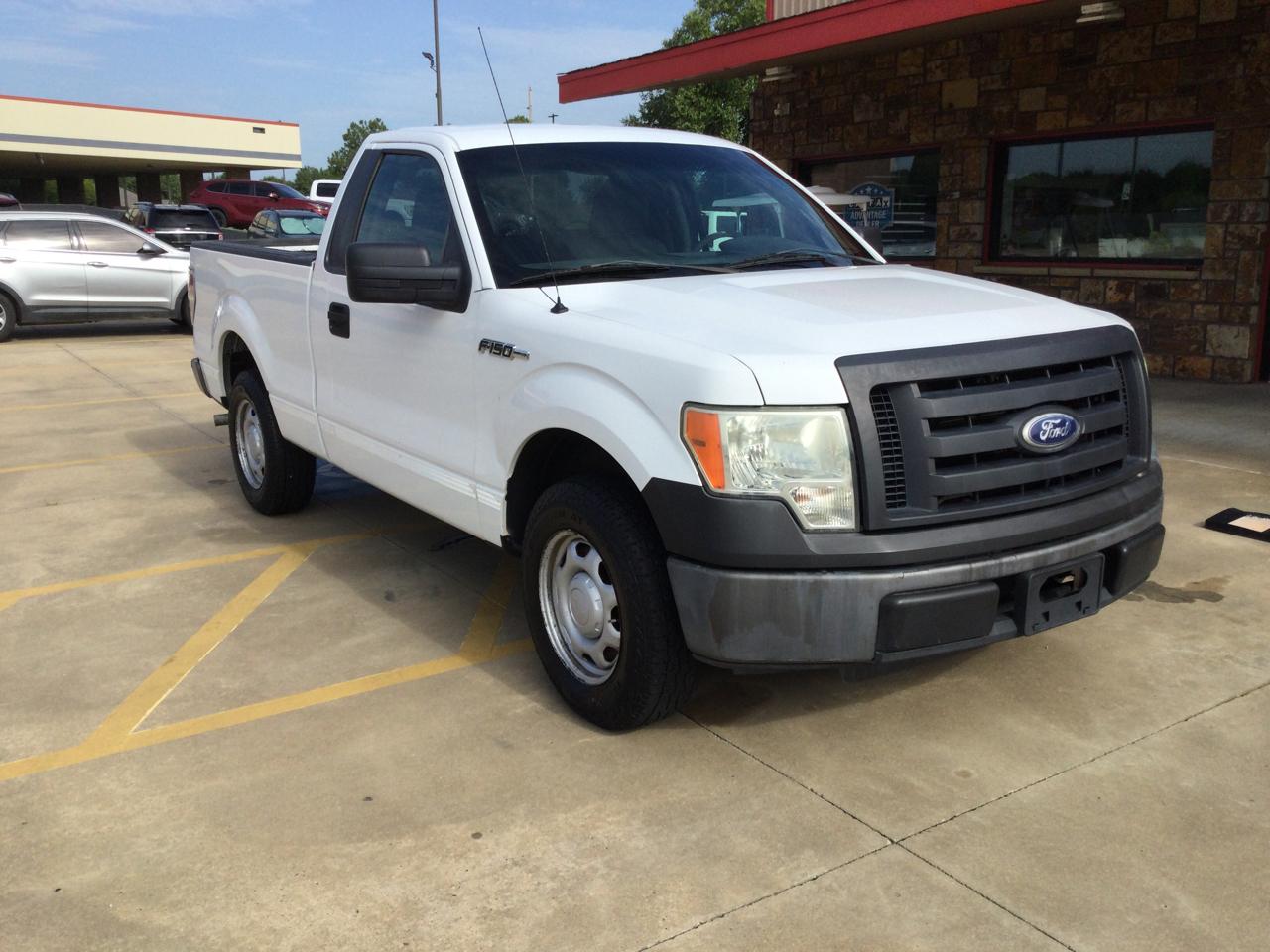 Ford F-150 2WD Reg Cab 145" XL 2010