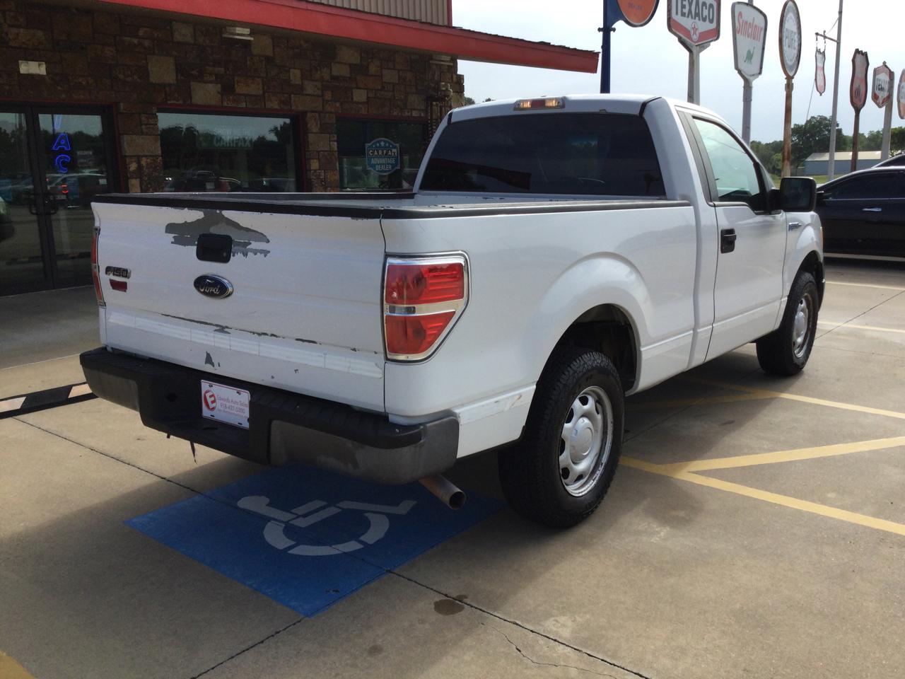Ford F-150 2WD Reg Cab 145" XL 2010