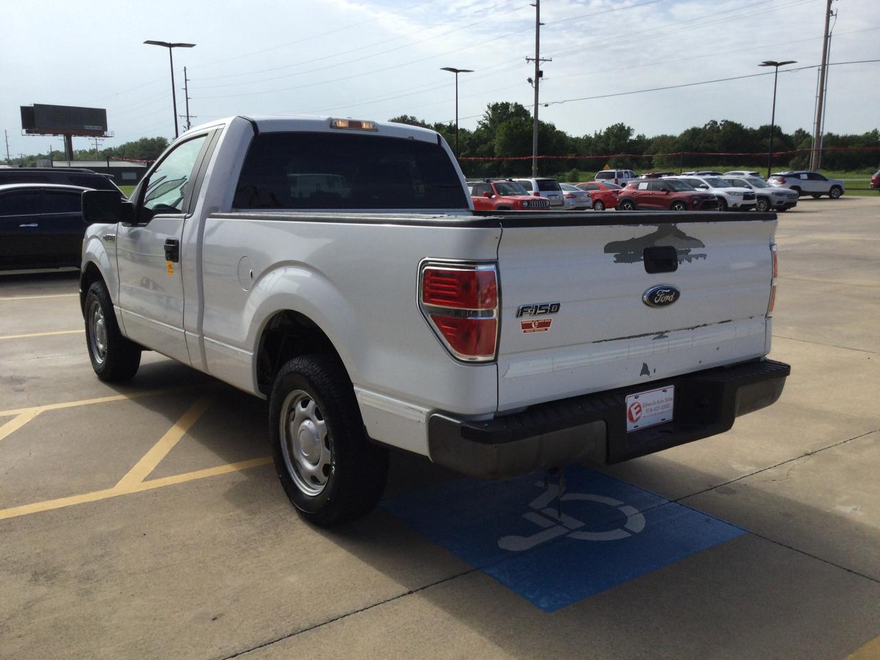 Ford F-150 2WD Reg Cab 145" XL 2010