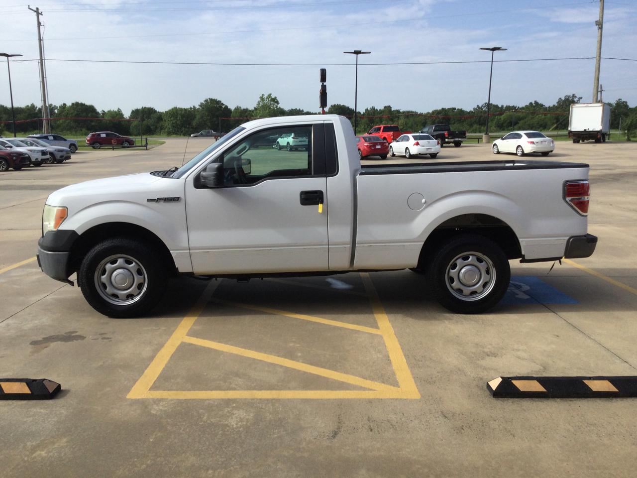 Ford F-150 2WD Reg Cab 145" XL 2010