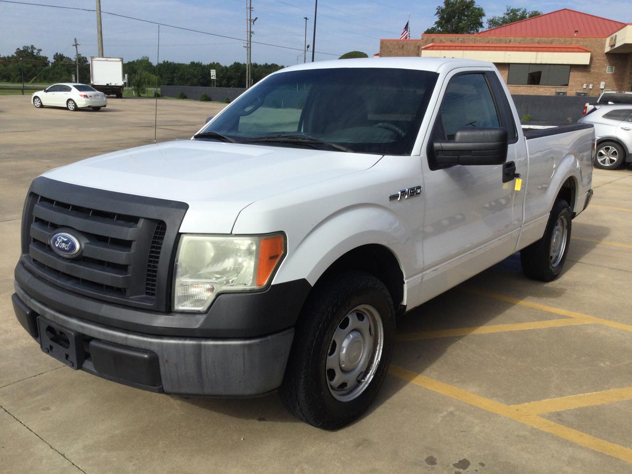 Ford F-150 2WD Reg Cab 145" XL 2010