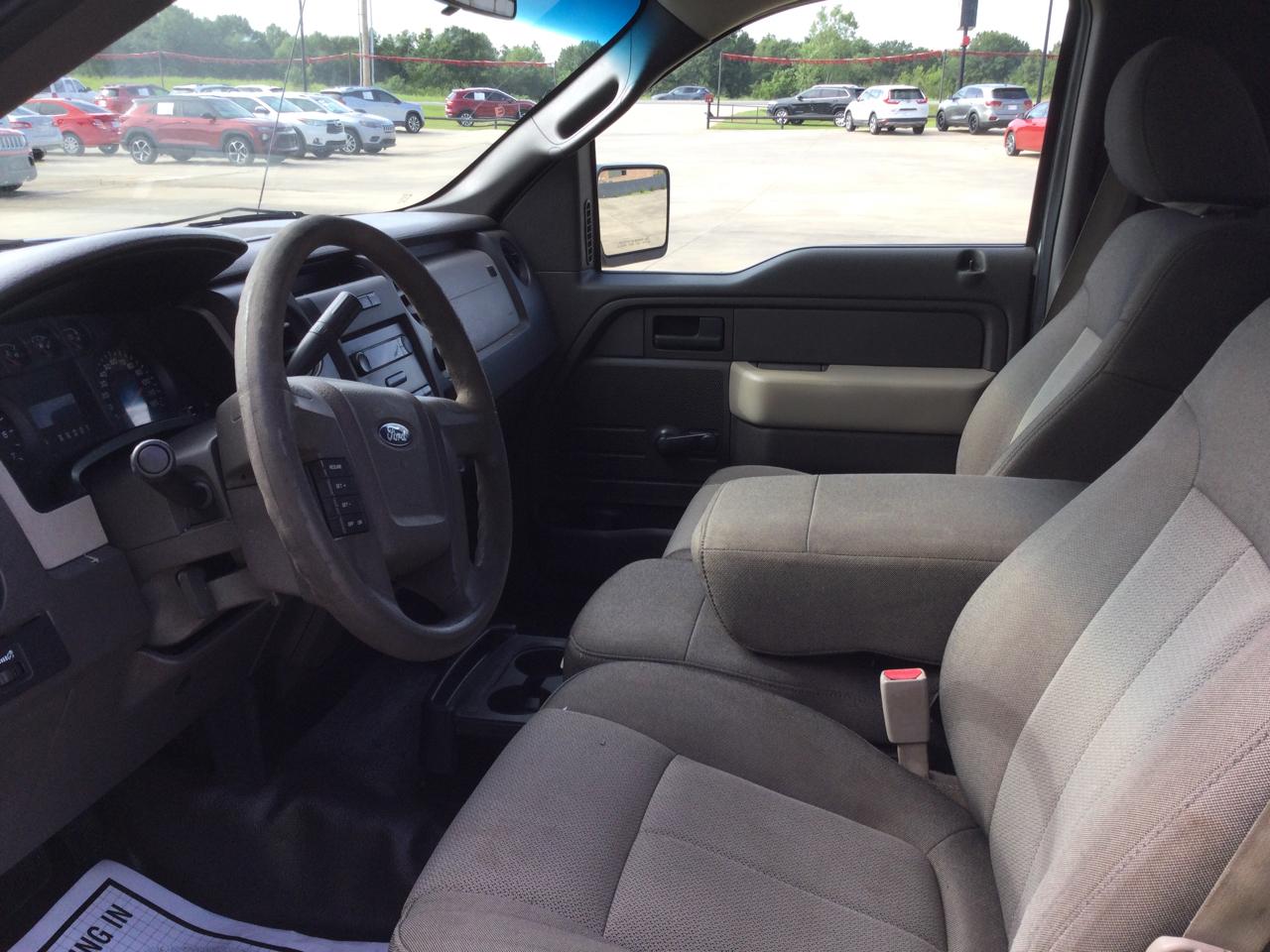 Ford F-150 2WD Reg Cab 145" XL 2010