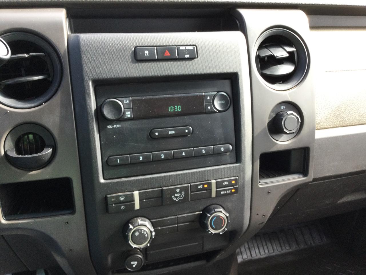 Ford F-150 2WD Reg Cab 145" XL 2010