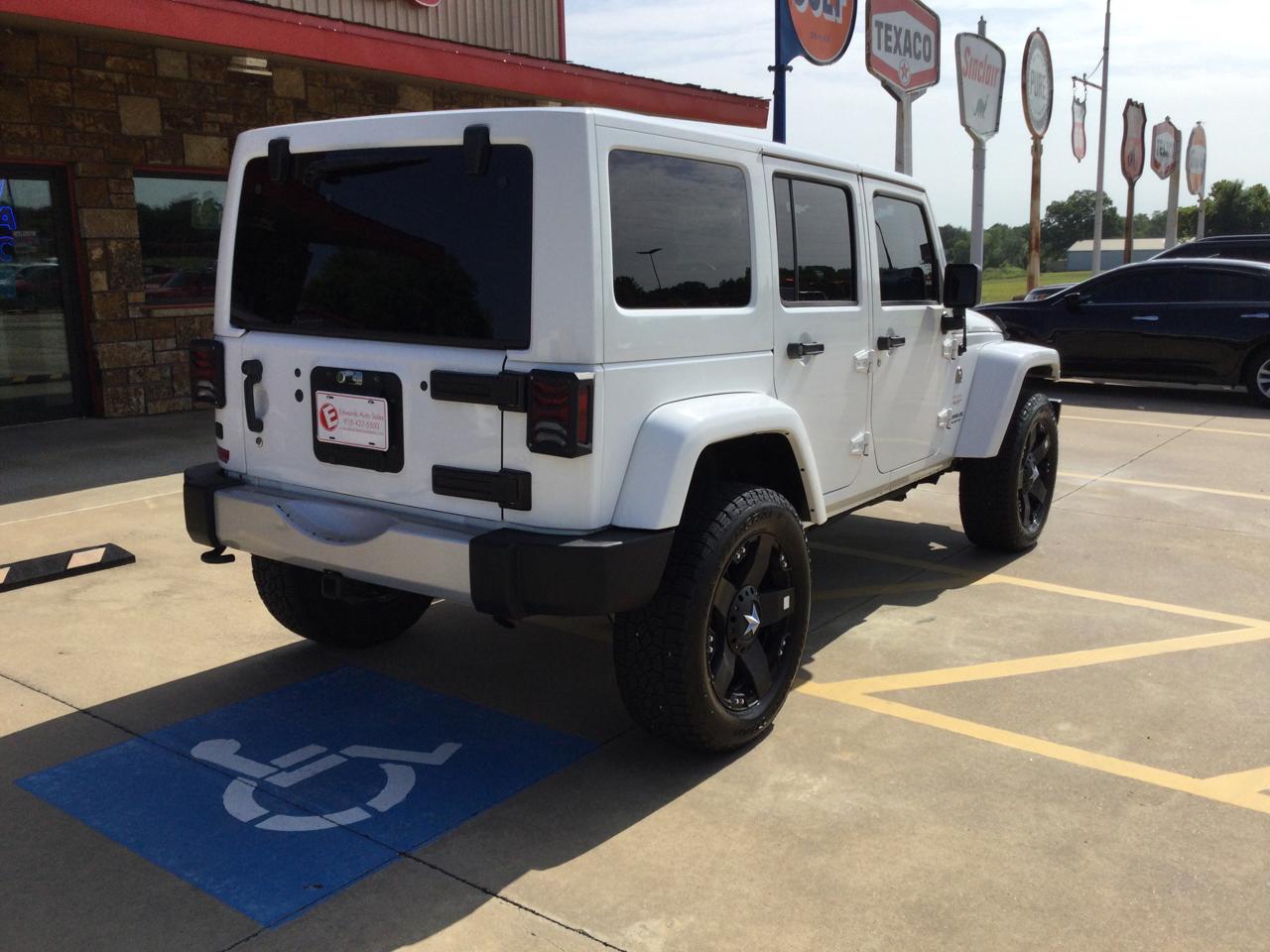 Jeep Wrangler Unlimited 4WD 4dr Sahara 2013