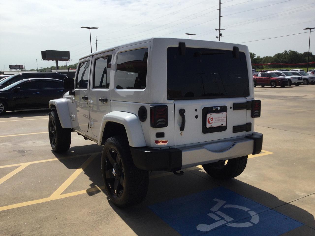 Jeep Wrangler Unlimited 4WD 4dr Sahara 2013