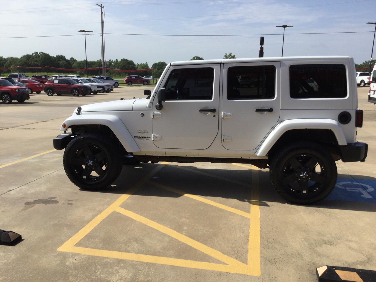 Jeep Wrangler Unlimited 4WD 4dr Sahara 2013