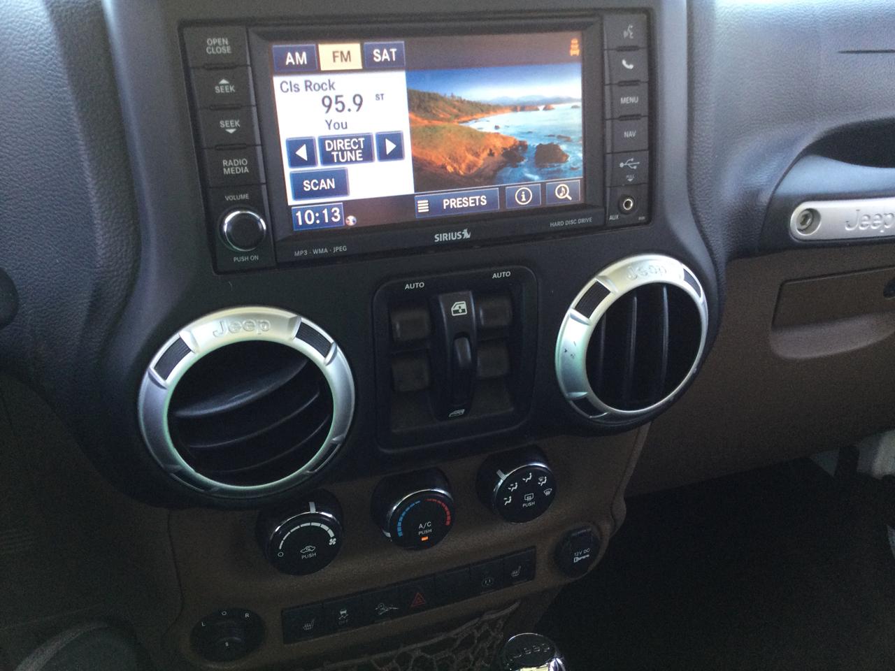 Jeep Wrangler Unlimited 4WD 4dr Sahara 2013