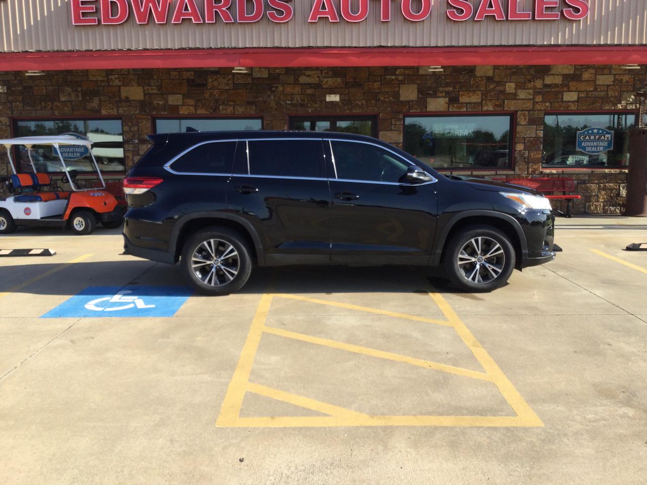 Toyota Highlander LE V6 FWD (Natl) 2019