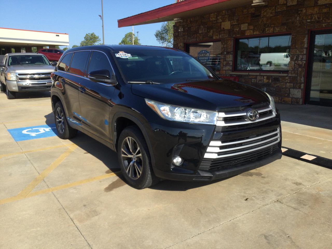 Toyota Highlander LE V6 FWD (Natl) 2019