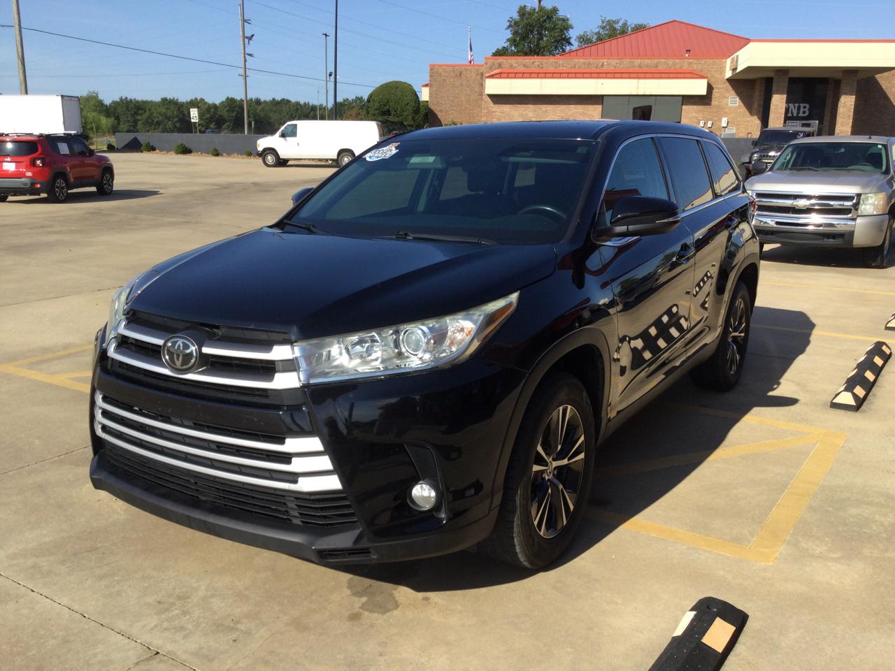 Toyota Highlander LE V6 FWD (Natl) 2019