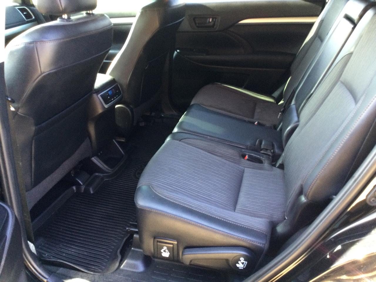 Toyota Highlander LE V6 FWD (Natl) 2019