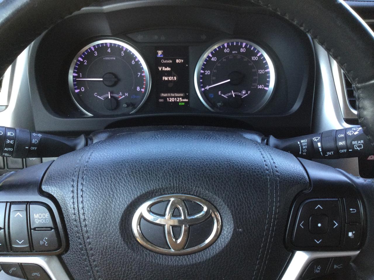 Toyota Highlander LE V6 FWD (Natl) 2019