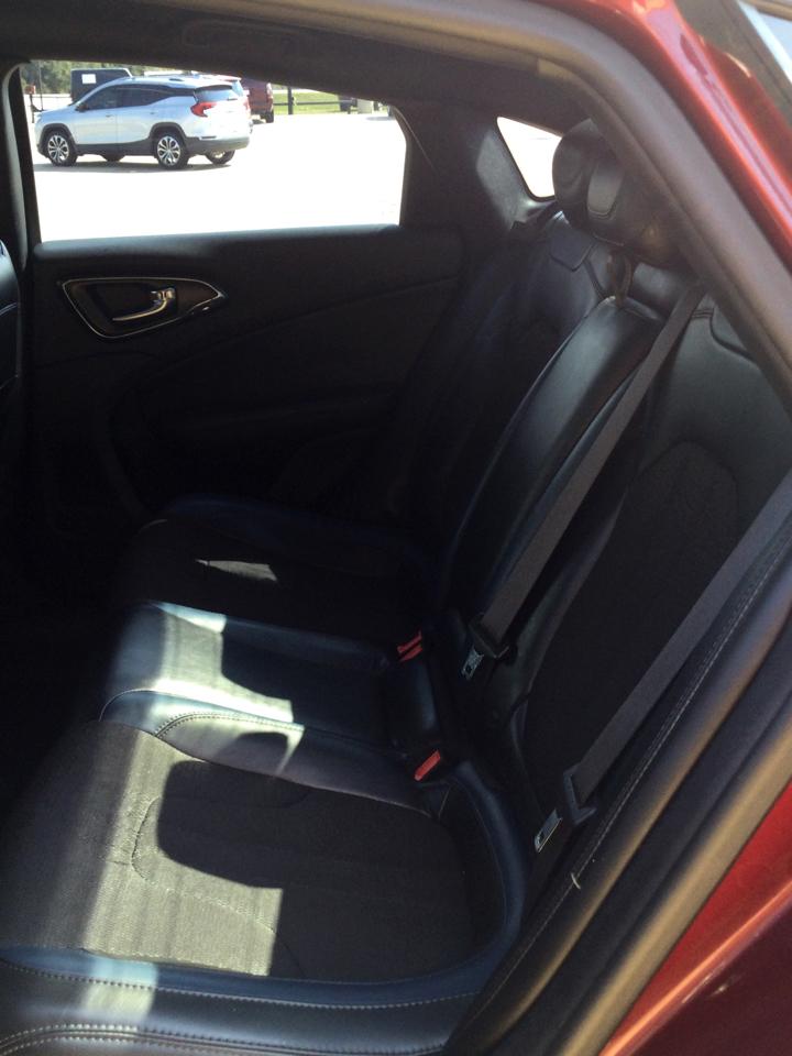 Chrysler 200 4dr Sdn S AWD 2016