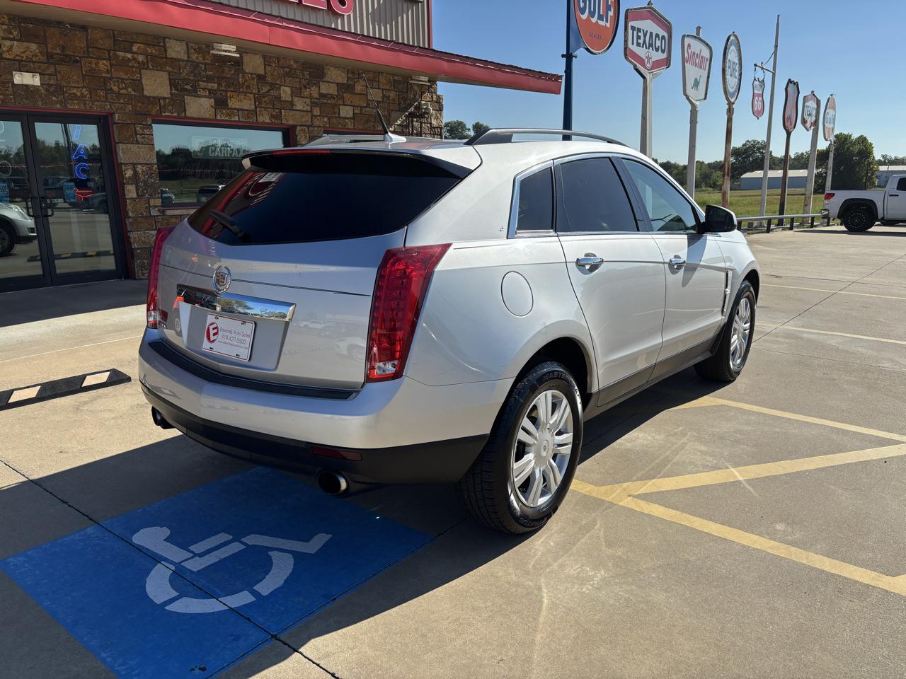 Cadillac SRX FWD 4dr Base 2011