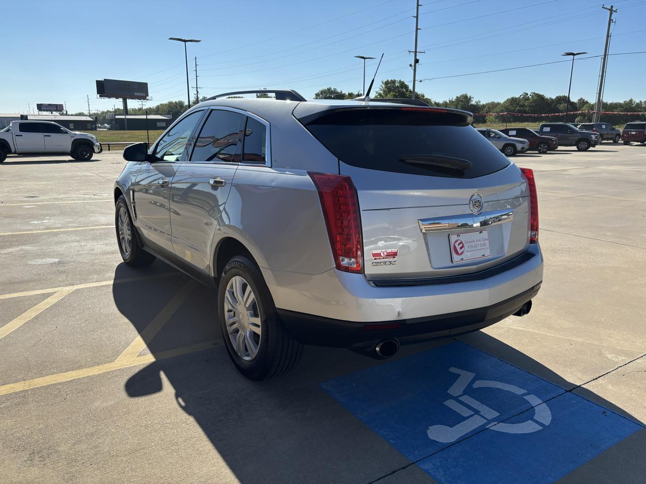 Cadillac SRX FWD 4dr Base 2011