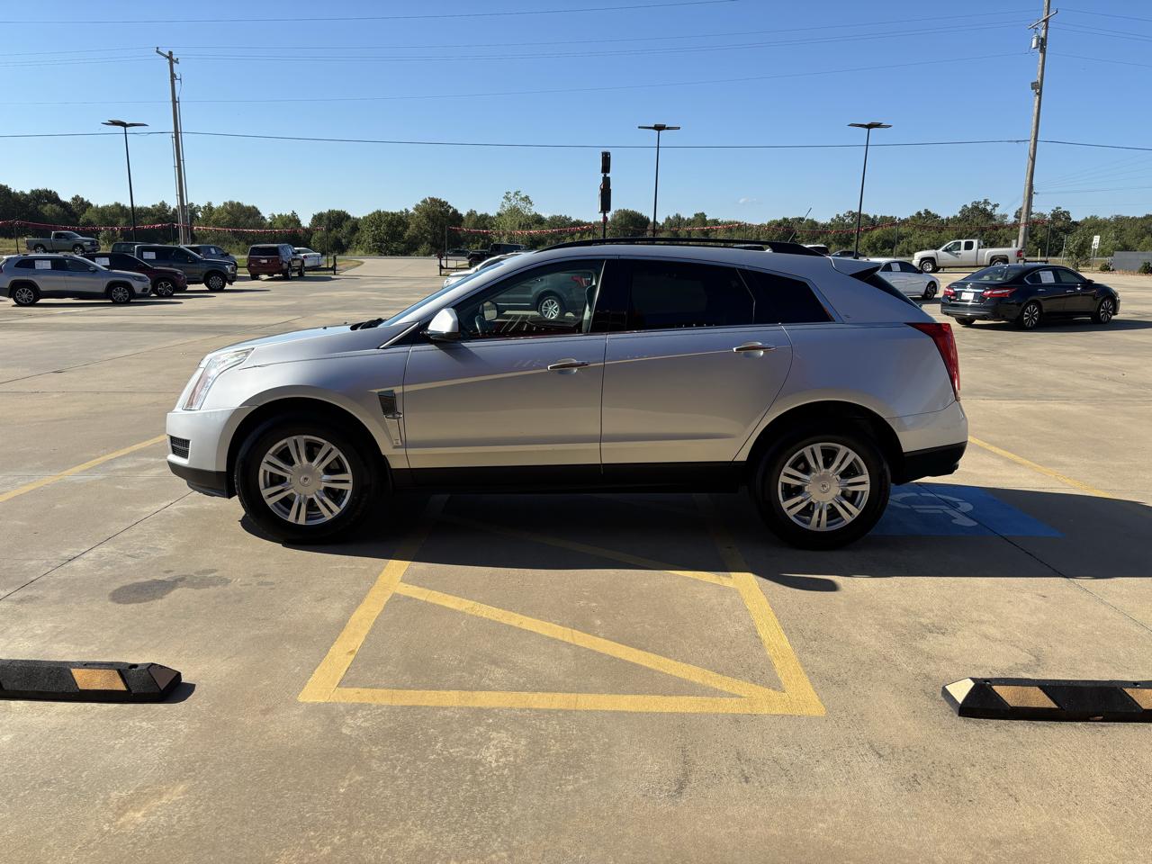 Cadillac SRX FWD 4dr Base 2011