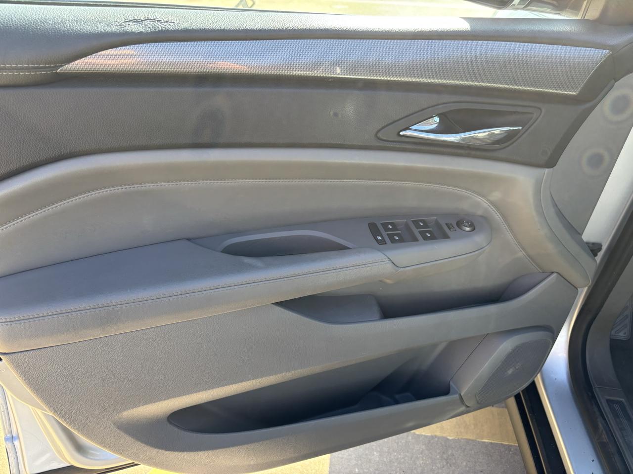 Cadillac SRX FWD 4dr Base 2011