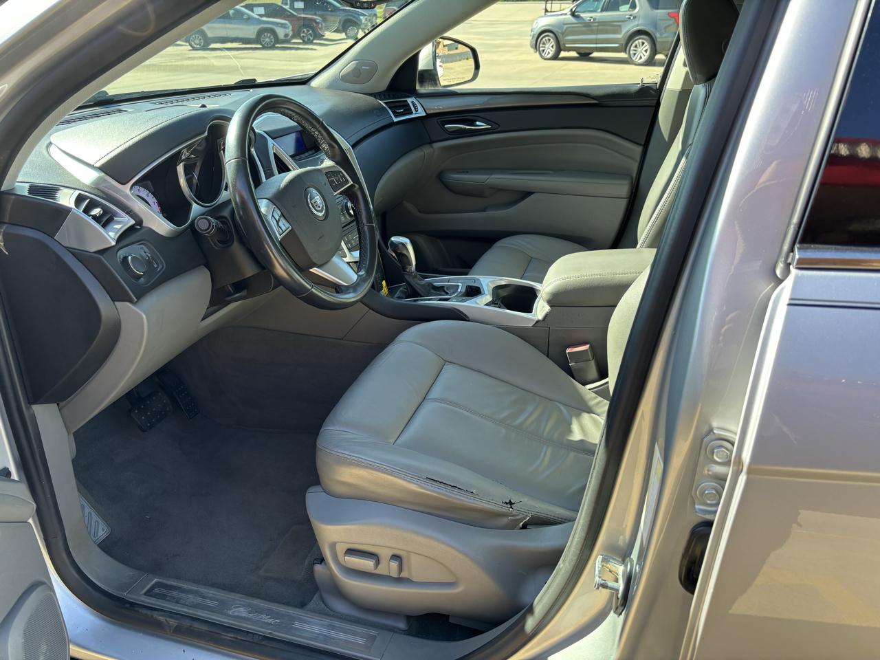Cadillac SRX FWD 4dr Base 2011
