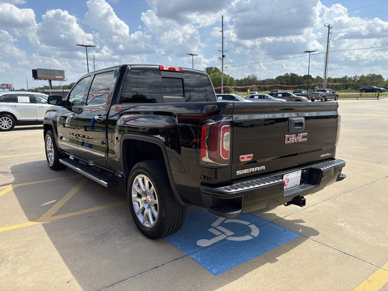 GMC Sierra 1500 4WD Crew Cab 143.5" Denali 2018