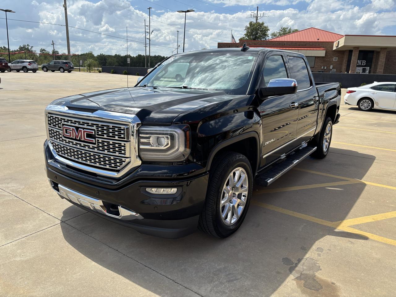 GMC Sierra 1500 4WD Crew Cab 143.5" Denali 2018