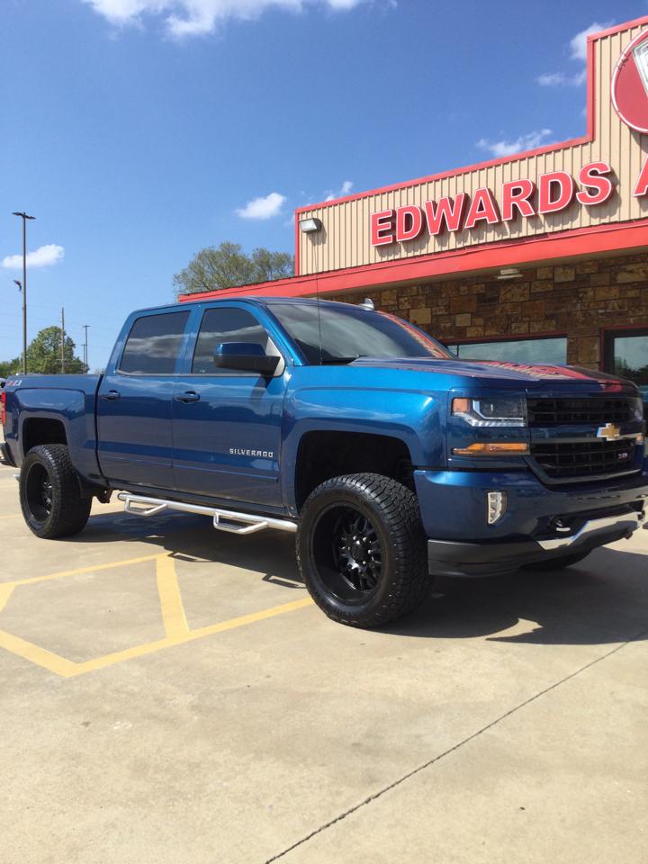 Chevrolet Silverado 1500 4WD Crew Cab 143.5" LT w/2LT 2018