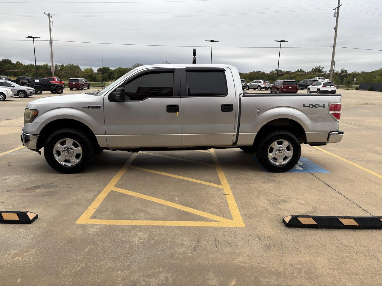 Ford F-150 4WD SuperCrew 145" XLT 2009