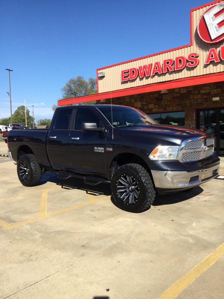 RAM 1500 4WD Quad Cab 140.5" SLT 2017