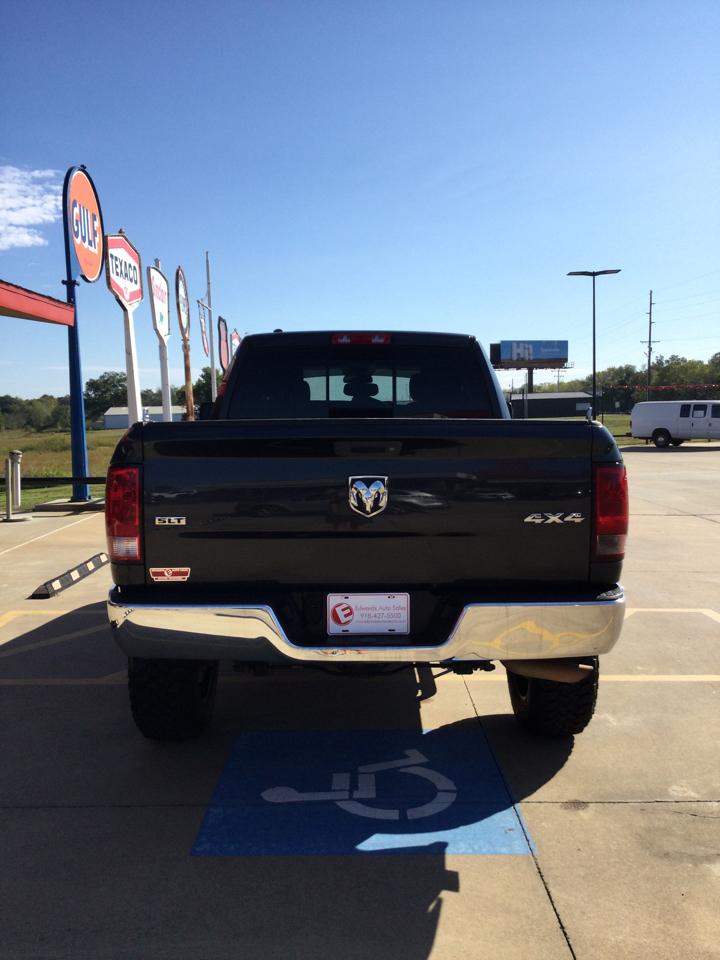 RAM 1500 4WD Quad Cab 140.5" SLT 2017