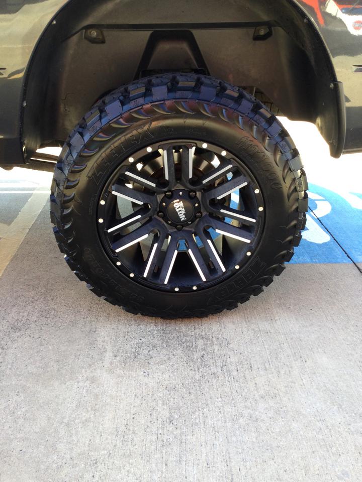 RAM 1500 4WD Quad Cab 140.5" SLT 2017