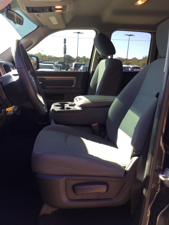 RAM 1500 4WD Quad Cab 140.5" SLT 2017
