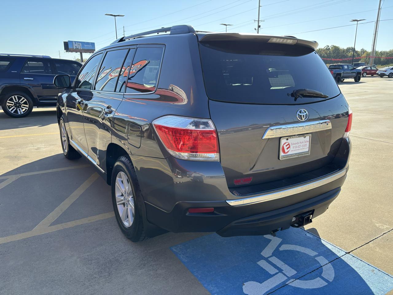Toyota Highlander FWD 4dr V6 (Natl) 2013