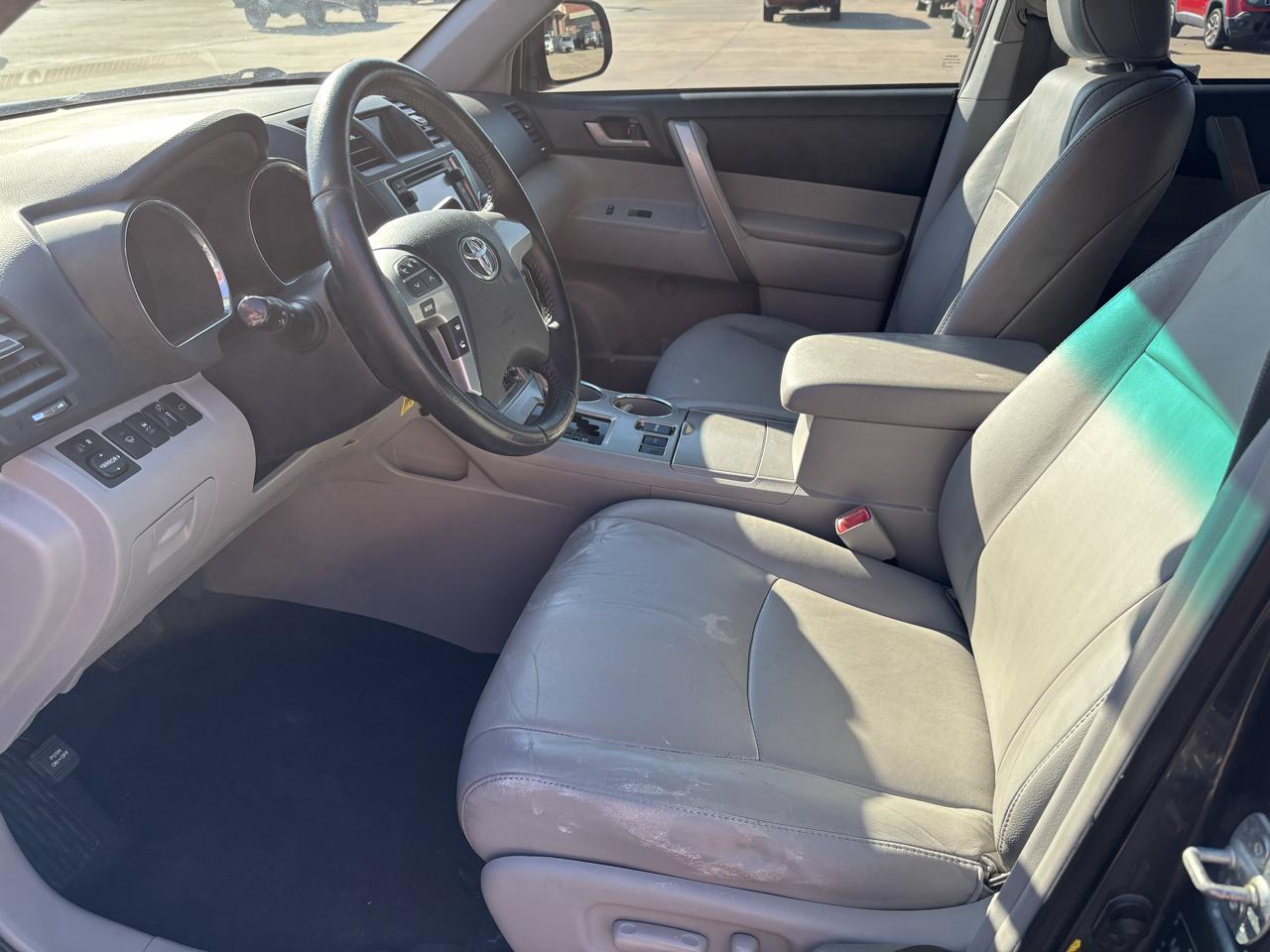 Toyota Highlander FWD 4dr V6 (Natl) 2013