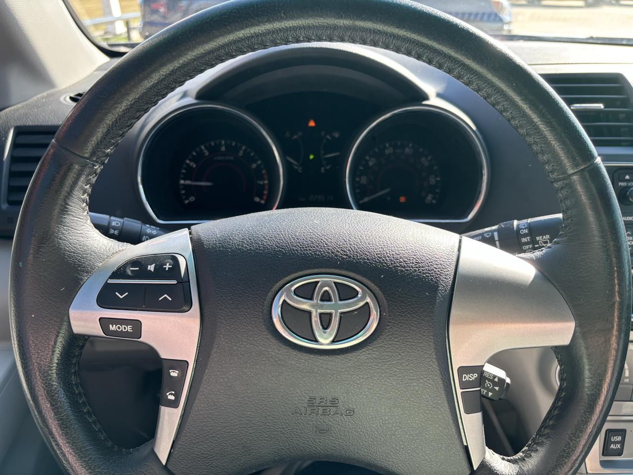 Toyota Highlander FWD 4dr V6 (Natl) 2013