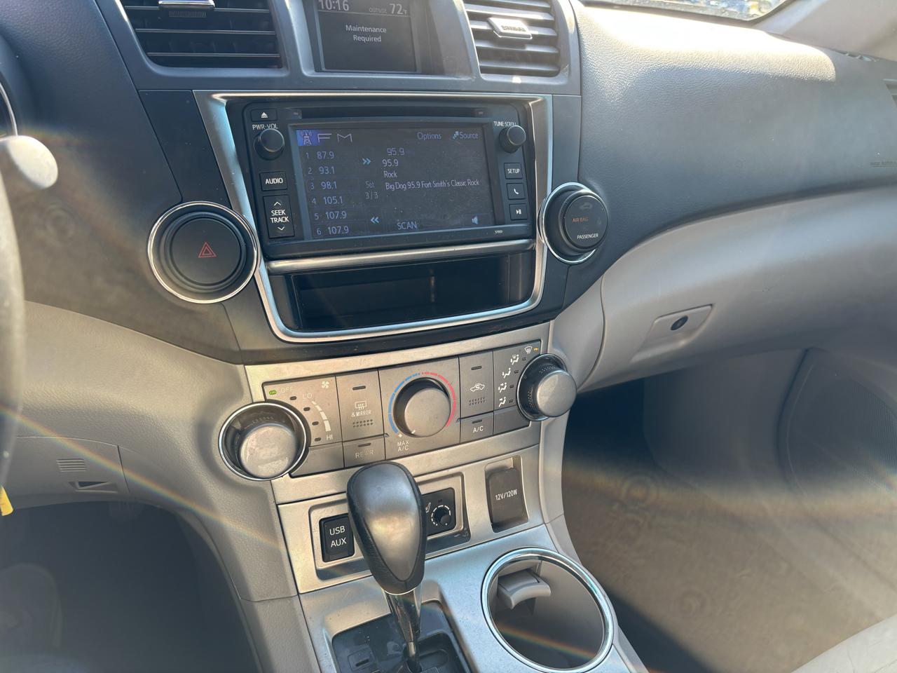 Toyota Highlander FWD 4dr V6 (Natl) 2013
