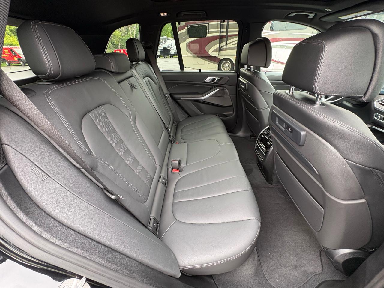 BMW X5 xDrive40i Sports Activity Vehicle 2021